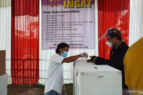 2 Oknum Polisi Diduga Terlibat Politik Uang Pilkades Serentak Tangerang - JPNN.COM