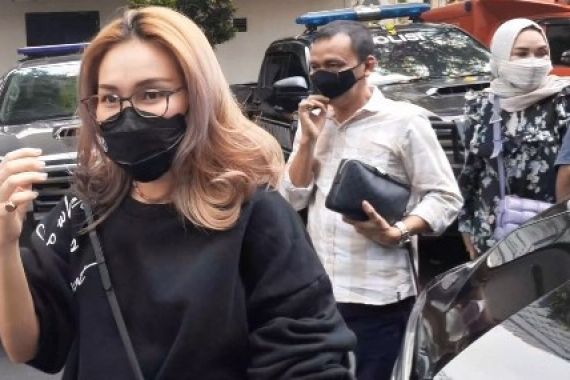 Ayu Ting Ting: Gue Bukan Perempuan Begitu - JPNN.COM