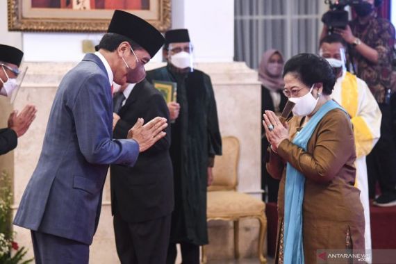 Dahulu Jokowi Disebut Petugas Partai, tetapi Kini Melantik Megawati - JPNN.COM
