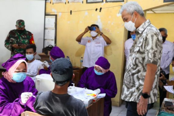 Vaksinasi Masih Rendah di Daerah ini, Pak Ganjar Langsung Turun Tangan - JPNN.COM