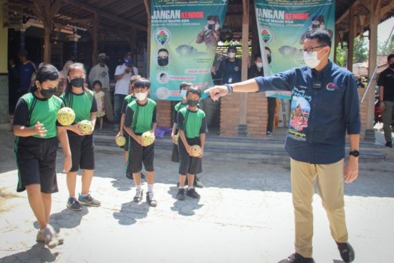 Sandiaga Uno Dorong Sepak Takraw Sebagai Sport Tourism Desa Wisata Karanganyar - JPNN.COM