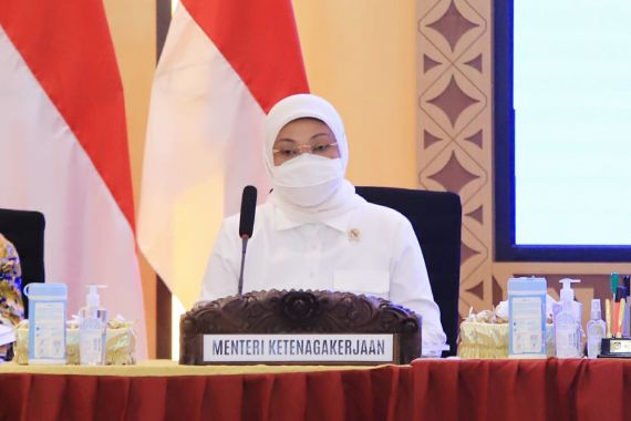 Menaker Ida Dampingi Wapres Pimpin Rakor Bahas Kemiskinan Ekstrem di Manokwari - JPNN.COM