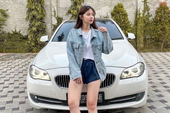 Influencer Cantik Ini Doyan Memodifikasi Mobil Mewah, Keren! - JPNN.COM