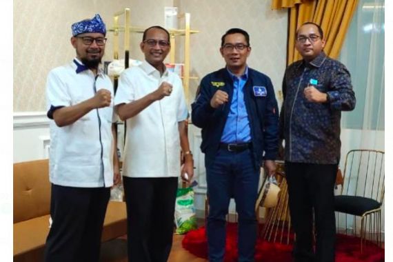 Jabar Raih Juara Umum PON XX Papua, Ridwan Kamil Dibanjiri Pujian - JPNN.COM