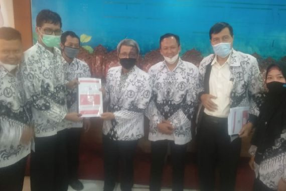 PPPK 2022, Sutopo Minta Keringanan Persyaratan untuk Honorer Tendik Lulusan SMA - JPNN.COM