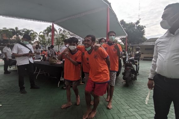 Lihat Gaya Para Bandit Ini di Polrestabes Surabaya, Anggota Polisi Sampai Bingung - JPNN.COM