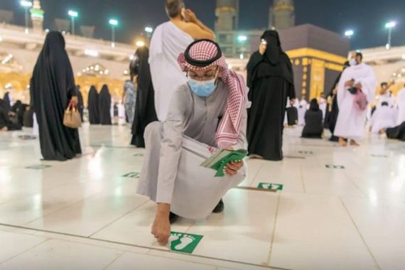 Arab Saudi Akhiri Restriksi Pandemi, Berdoa di Masjidilharam Tak Perlu Izin Lagi - JPNN.COM