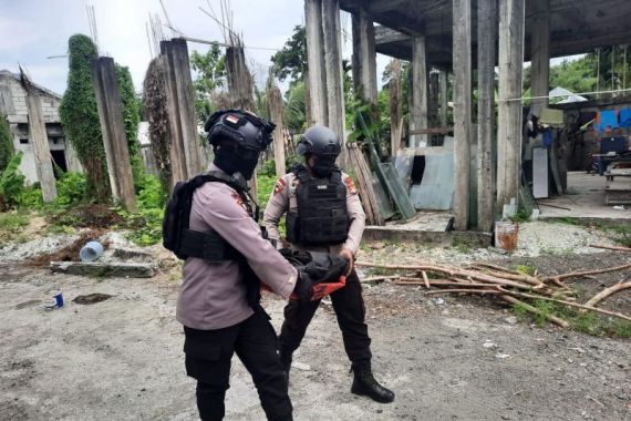 Pak Anis Temukan Bom Mortir, Tim Jibom Brimob Langsung Bergerak - JPNN.COM