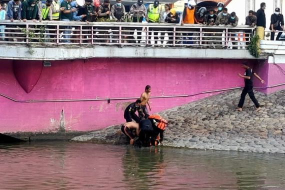 Bocah Usia 8 Tahun Ditemukan Tewas Tenggelam di Sungai Kalimas Surabaya - JPNN.COM