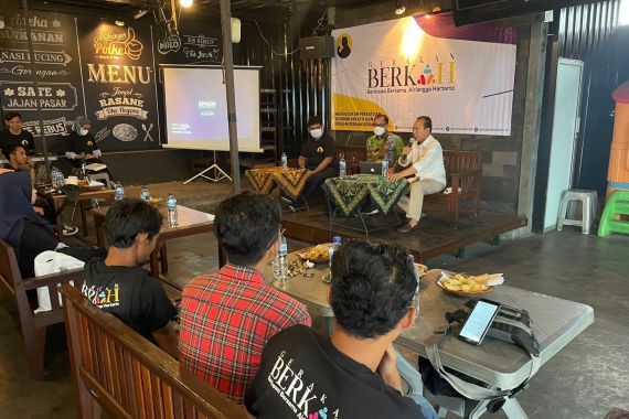Gerakan BerkAH, Sukarelawan Airlangga Hartarto Fasilitasi Dialog Publik di Kota-Kota - JPNN.COM