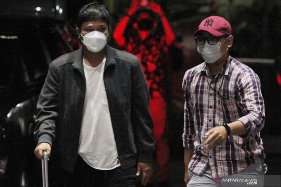 Begini Penampilan Bupati Kuansing Andi Putra saat Tiba di Gedung KPK - JPNN.COM