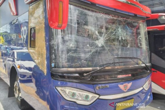 1 Pelaku Perusakan Bus Arema FC Sudah Ditangkap, Ternyata   - JPNN.COM