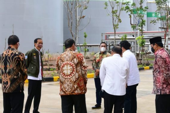 Jokowi Sampaikan Hormat kepada Haji Isam di Peresmian Pabrik Biodiesel Jhonlin - JPNN.COM