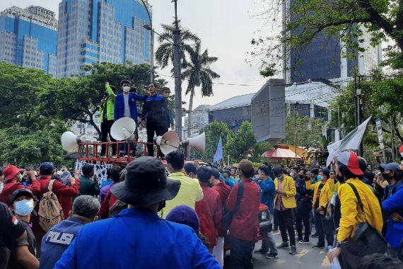 Terdengar Teriakan Meminta Presiden Jokowi Mundur di Patung Kuda - JPNN.COM