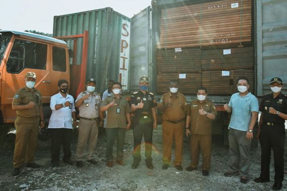 Sukses, Ekspor Perdana Produk Kayu Merbau dari Tanah Papua ke Tiongkok - JPNN.COM