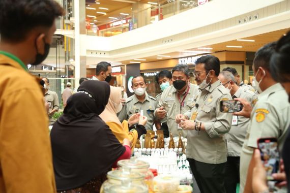 Gelar Lapak di Pasar Tani Goes to Mall, Petani Raih Omzet Rp 1 juta Per Hari - JPNN.COM