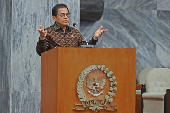 Indra Iskandar Lantik Pejabat Fungsional Auditor Ahli Utama Setjen DPR - JPNN.COM