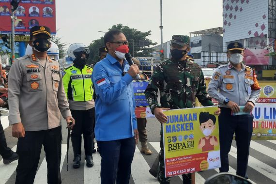 Wakil Wali Kota Depok Sampai Turun ke Jalan Bersama Polisi dan Tentara - JPNN.COM