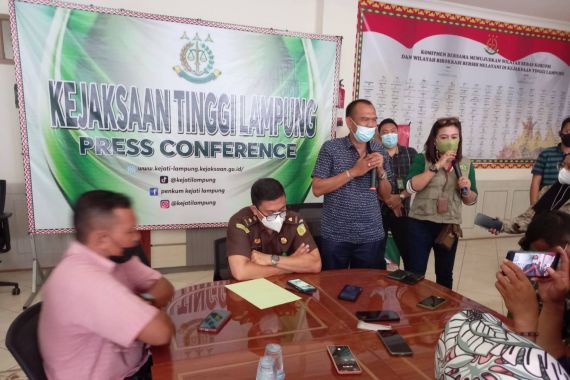 Oknum Jaksa Intimidasi Jurnalis, Kasipenkum Kejati Lampung Langsung Turun Tangan - JPNN.COM