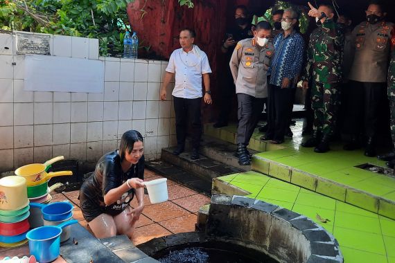 7 Sumur di Wihara Gayatri yang Dipercaya Warga Depok Membawa Keberkahan - JPNN.COM