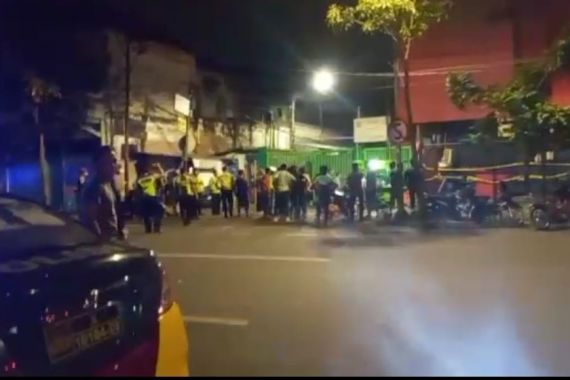 Kafe Escobar di Ngaglik Surabaya Mendadak Ramai Dini, Banyak Polisi Bersiaga - JPNN.COM