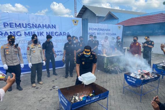 Bea Cukai Musnahkan Puluhan Kilogram Narkotika Hingga Barang Ilegal - JPNN.COM