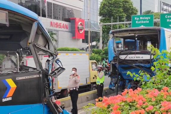 Polisi Gelar Rekonstruksi Kecelakaan Maut 2 Bus Transjakarta dengan Alat Canggih, Ini Hasilnya - JPNN.COM