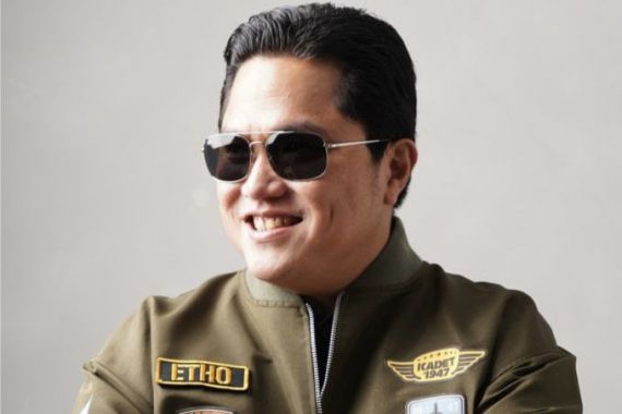 Terinspirasi Jokowi, Erick Thohir Kenakan Jaket Film Kadet 1947 - JPNN.COM