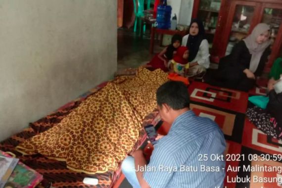 Bangun Subuh, Seorang Ibu Terkejut Lihat Anaknya Berbuat Nekat di Kamar - JPNN.COM