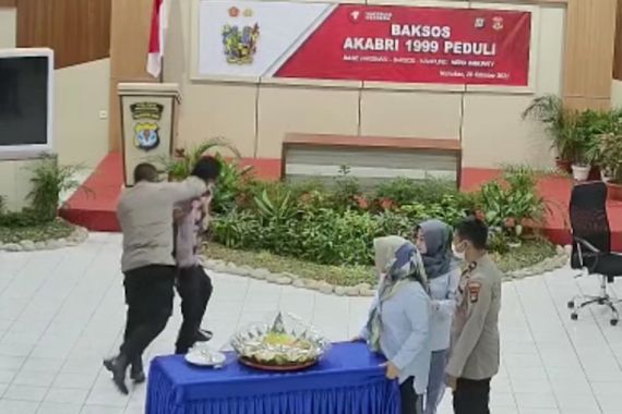 AKBP Syaiful Anwar Hajar Bawahan, Seperti Tak Ada Hukum di Polres Nunukan - JPNN.COM