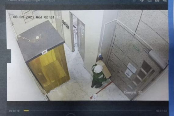 Supervisor HRN Tertangkap CCTV Melakukan Kegiatan Terlarang - JPNN.COM