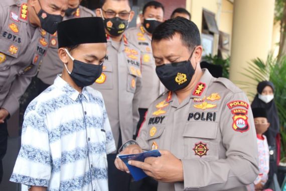 Kapolda Banten Dinilai Sebagai Sosok Polisi Humanis, Pantas Raih Apresiasi - JPNN.COM