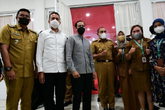 Menantu Jokowi Pamer keberhasilan di Depan Nadiem dan Edy Rahmayadi - JPNN.COM