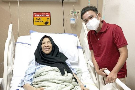 Terbaring di Rumah Sakit, Dorce Gamalama Minta Dipeluk Ruben Onsu - JPNN.COM