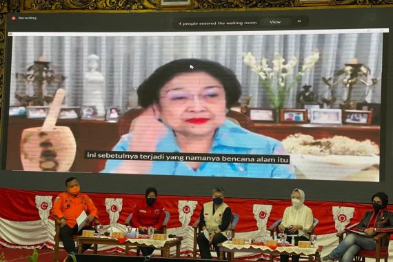 Megawati Ingatkan Kepala Daerah Mewaspadai Ancaman Bencana Alam - JPNN.COM