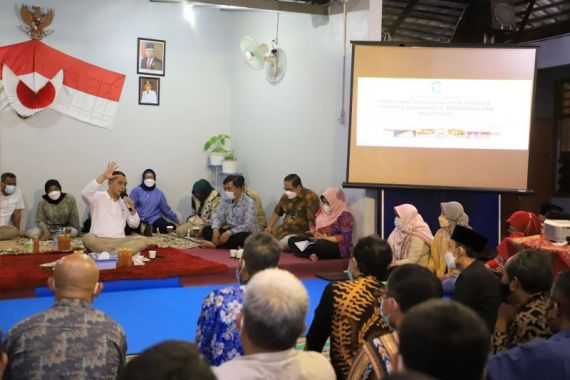 Serap Aspirasi Warga Surabaya, Eri Cahyadi Menggalakkan Cangkrukan - JPNN.COM