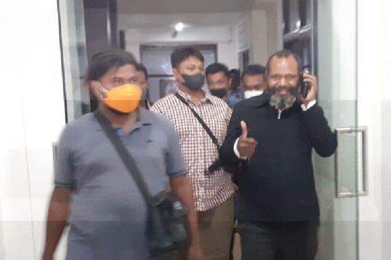 Jadi Tersangka Korupsi, Ketua KPAD Papua Langsung Ditahan - JPNN.COM
