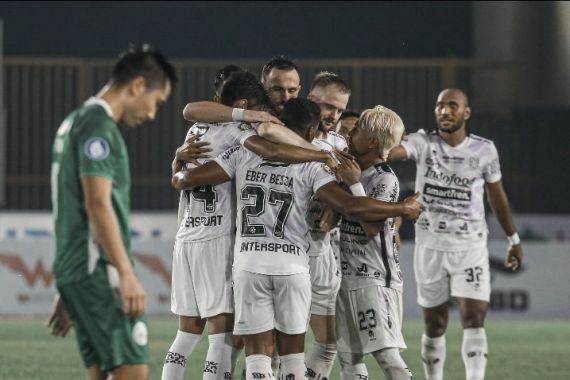 Bali United Curi Tiga Poin dari PSS, Stefano Cugurra Angkat Topi untuk Pemain Ini - JPNN.COM
