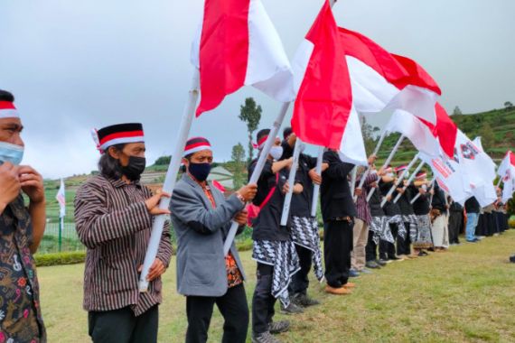 Hari Istimewa, Sahabat Ganjar Gelar Doa Lintas Agama di Pelataran Candi Dwarawati Dieng - JPNN.COM