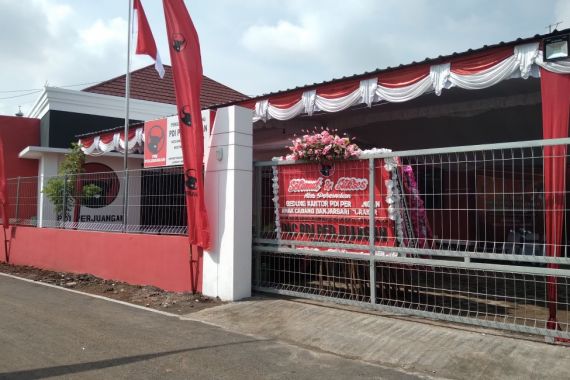 Konon Pak Jokowi Pernah Berjanji Bangun 5 Kantor PAC PDIP di Solo, Baru 1 Terwujud - JPNN.COM