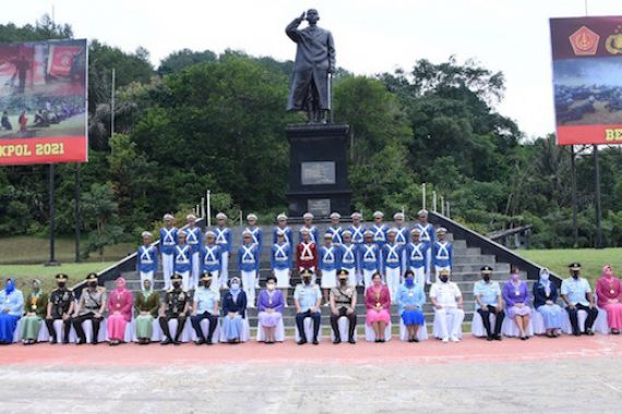 KSAL dan Para Jenderal Hadiri Upacara Wisuda 982 Calon Prajurit Bhayangkara Taruna - JPNN.COM