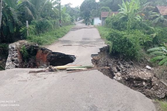 Perhatian, Ruas Jalan Rangkasbitung-Muncang Lebak Ditutup - JPNN.COM