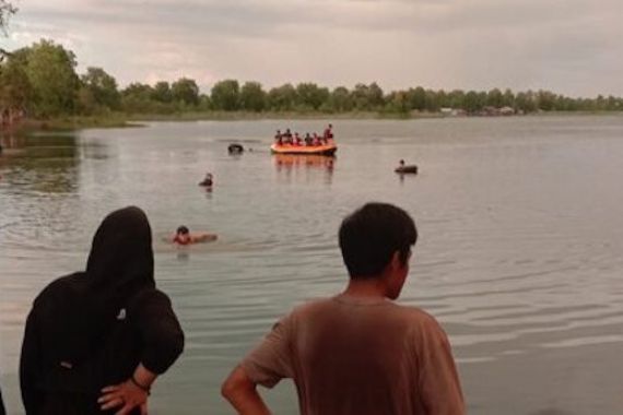 Wisata Mahasiswa ULM Berujung Maut, Rizky Tenggelam di Danau Seran - JPNN.COM