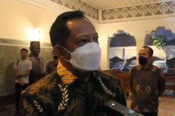 Sebelum ke Yogyakarta, Mendagri Mampir di Solo Ingatkan Gibran Soal Ini - JPNN.COM