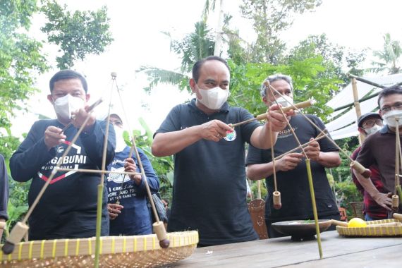 Budi Arie Dorong Kemajuan Ekonomi Desa di Sekitar Candi Borobudur - JPNN.COM