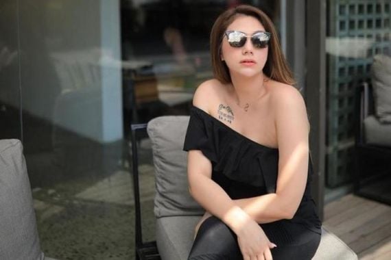 Celine Evangelista Tidak Nyaman Pamer Foto Seksi, Ini Alasannya - JPNN.COM