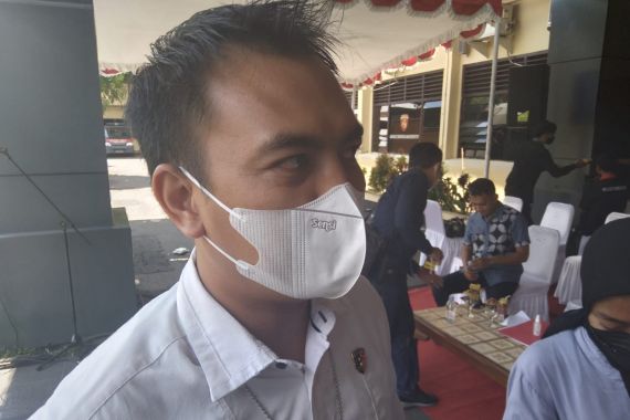 Satreskrim Polresta Surakarta Geledah Markas Menwa UNS, Ini yang Dibawa - JPNN.COM