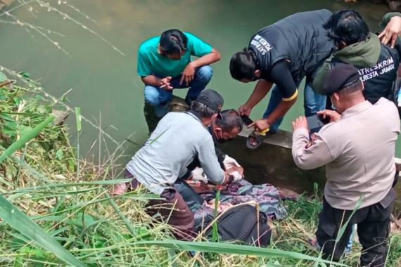 Hendak Mencari Ikan, Bocah Cilik Malah Ketemu Bungkusan, Isinya Mengejutkan - JPNN.COM