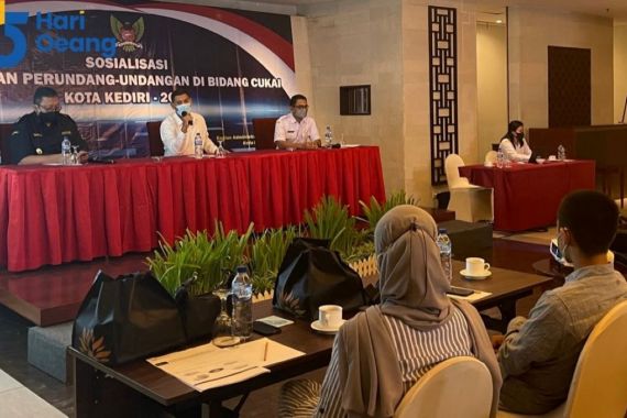 Bea Cukai Kediri dan Pemda Berkolaborasi Menekan Peredaran Rokok Ilegal - JPNN.COM