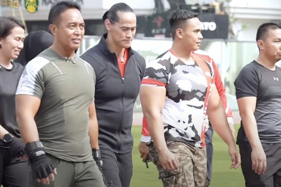 Jenderal Andika dan Ade Rai Olahraga Bareng di Mabesad, Begini Pesannya untuk Anggota TNI AD  - JPNN.COM